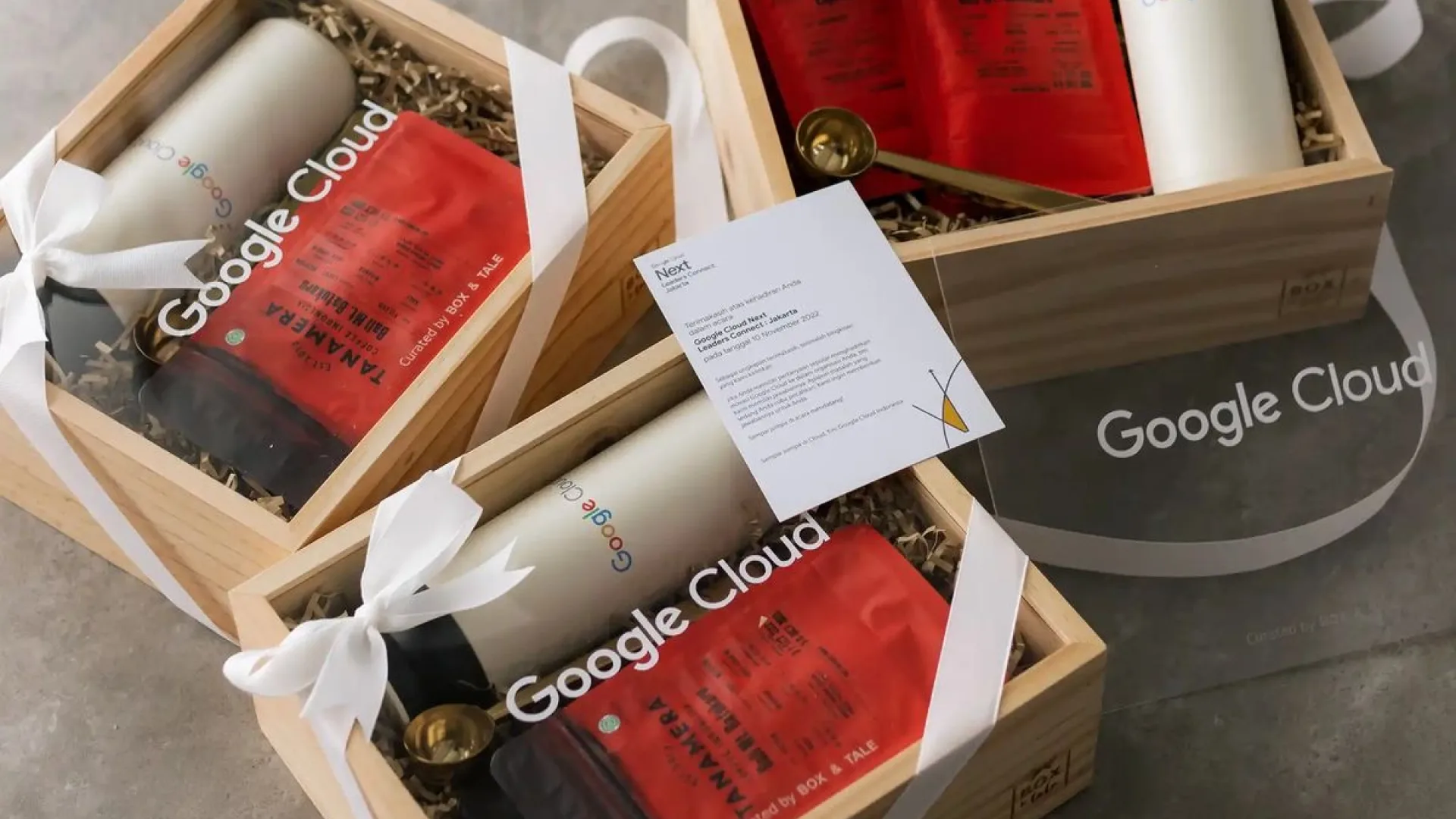 Corporate gift sets with branded accessories and custom packaging
